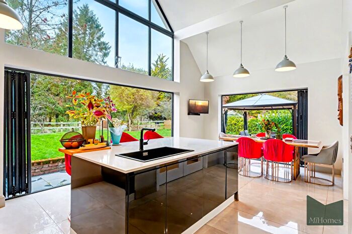 4 Bedroom Detached House For Sale In Tylers Road, Roydon, Harlow, CM19