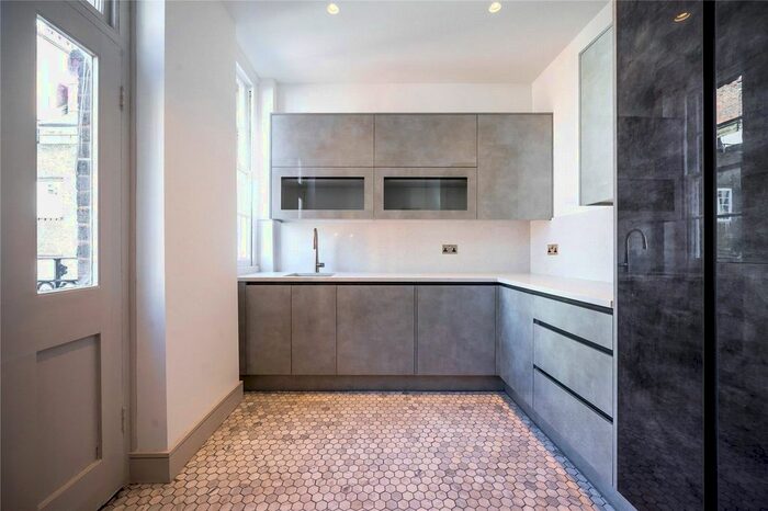 3 Bedroom Flat To Rent In Winsford House, Luxborough Street, London, W1U