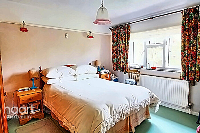 3 Bedroom Semi-Detached House For Sale In Cobham Close, Canterbury, CT1