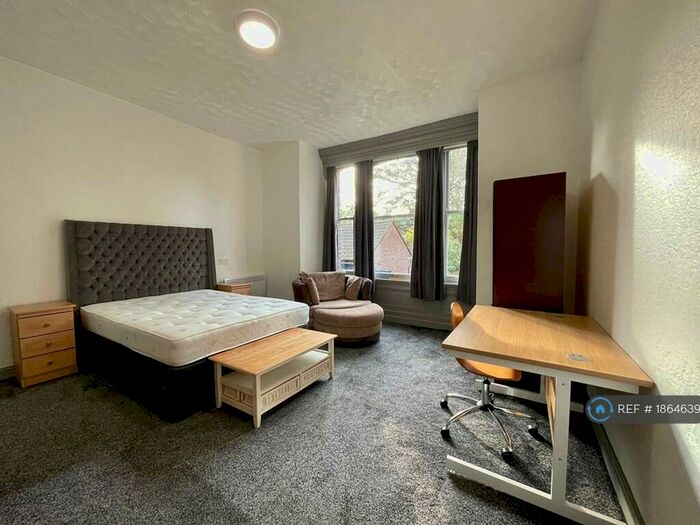 2 Bedroom Flat To Rent In Range Road, Manchester, M16