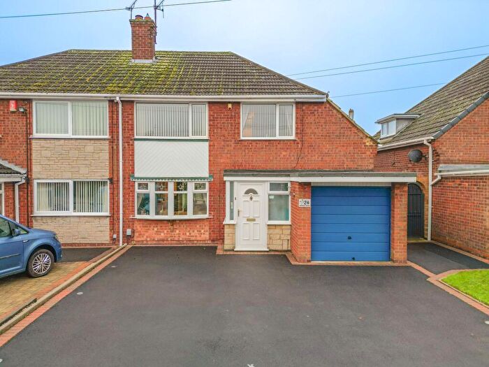 4 Bedroom Semi Detached House For Sale In Sherbourne Avenue, Nuneaton, CV10