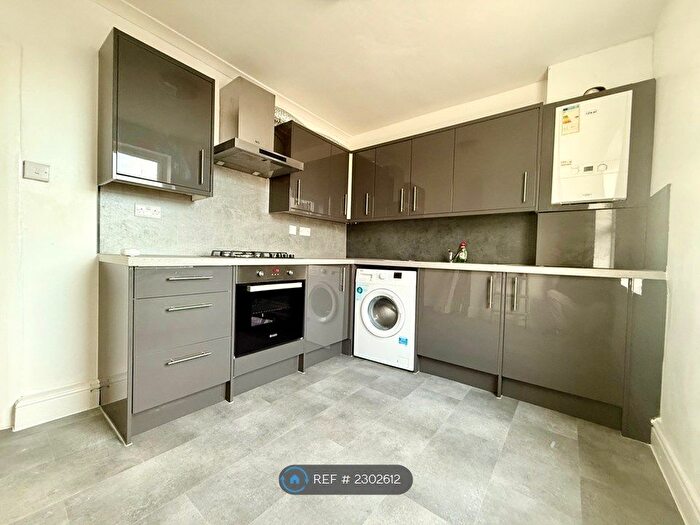 3 Bedroom Flat To Rent In London Road, Croydon, CR0