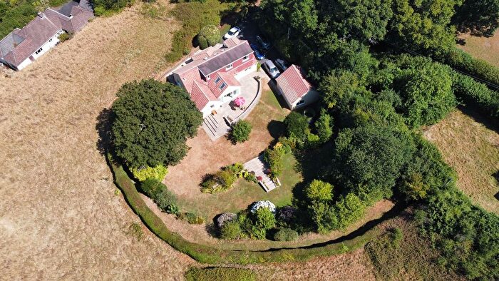 4 Bedroom Detached House For Sale In Hammetts Lane, Bishops Tawton, EX32