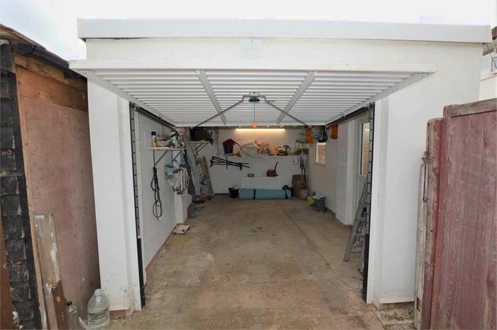 Garage / Parking To Rent In Greenbanks, Dartford, Kent, DA1