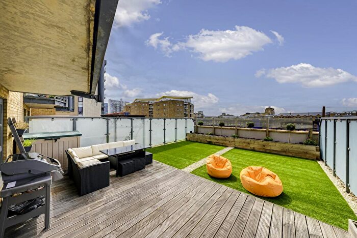 2 Bedroom Flat For Sale In Commercial Road, London, E14