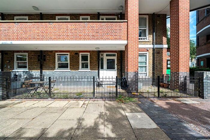 3 Bedroom Flat To Rent In Camelot House, Camden, NW1
