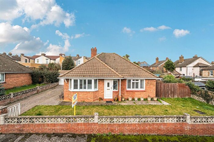 2 Bedroom Detached Bungalow For Sale In Newton Close, Maidstone, ME16