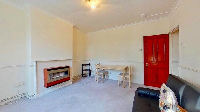 3 Bedroom Flat To Rent In Kennington Park Road, London, SE11