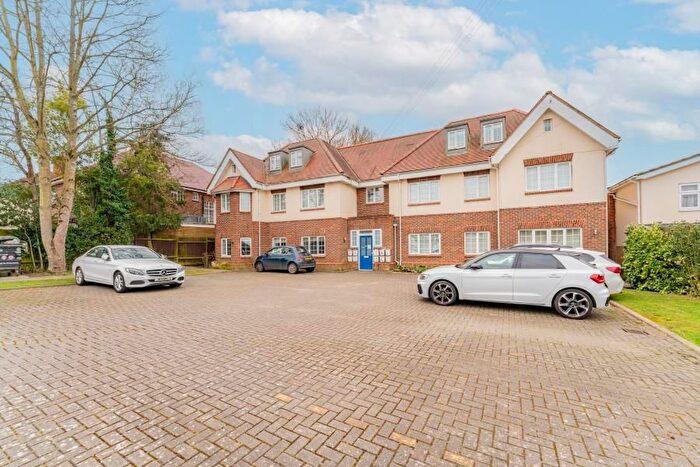 2 Bedroom Flat To Rent In Fairfield Road, Uxbridge, UB8