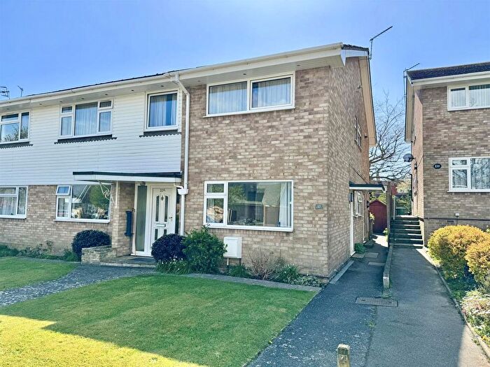 2 Bedroom Flat For Sale In Oakleigh Road, Bexhill-On-Sea, TN39