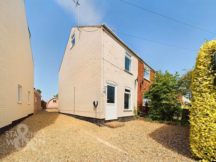 3 Bedroom End Of Terrace House For Sale In The Street, Gillingham, Beccles, NR34