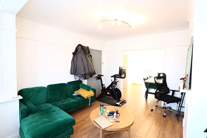 3 Bedroom Terraced House To Rent In Baron Gardens, Ilford, IG6