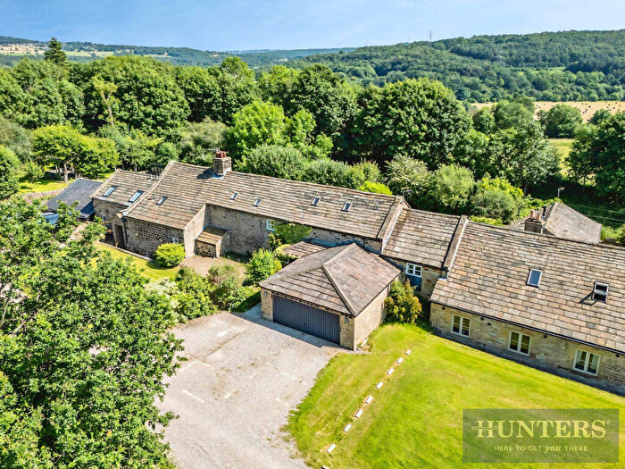 4 Bedroom Barn Conversion For Sale In Lamb Springs Lane, Esholt, Shipley, BD17