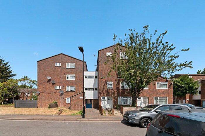 3 Bedroom Maisonette For Sale In Farrier Road, Northolt, UB5