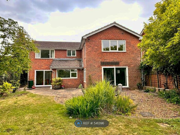 5 Bedroom Detached House To Rent In Burghfield Common, Reading, RG7
