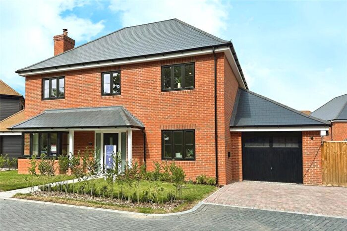 4 Bedroom Detached House For Sale In Ashford Hill, Thatcham, RG19