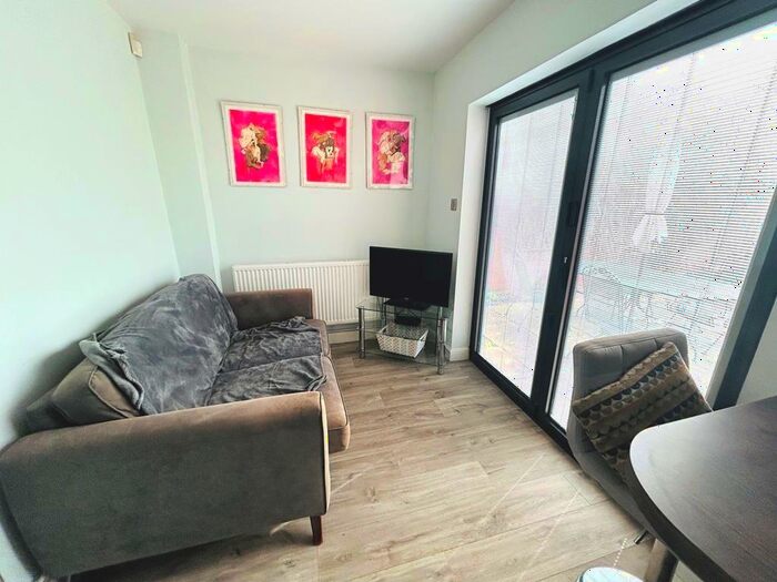 4 Bedroom Detached House For Sale In St. Laurence Way, Bidford-on-avon, B50