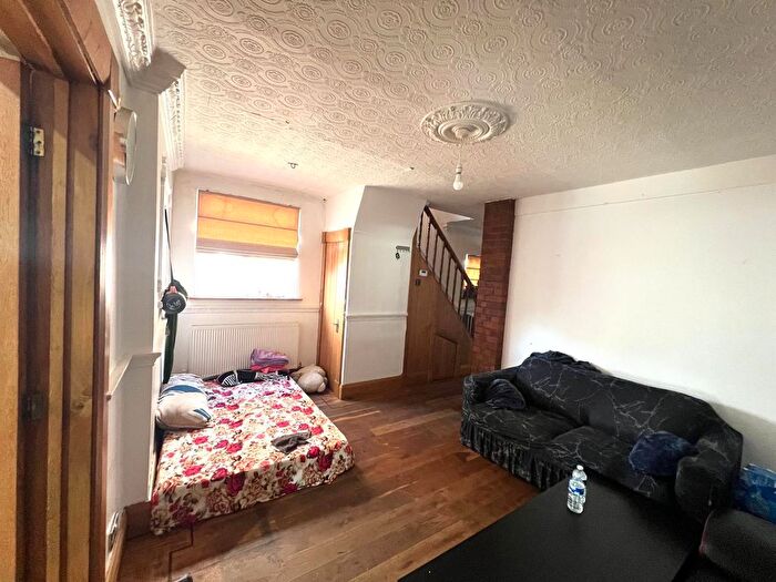 4 Bedroom Semi Detached House To Rent In Moray Avenue, Hayes, UB3