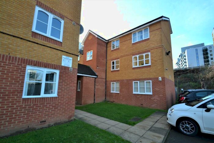 1 Bedroom Flat To Rent In Armoury Road London, SE8