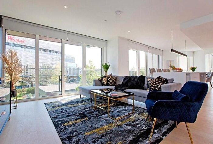 2 Bedroom Flat To Rent In Lincoln Apartments, Fountain Park Way, White City Living, London, W12