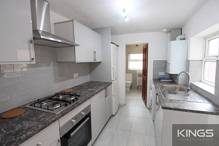 4 Bedroom Semi Detached House To Rent In Gordon Avenue, Southampton, SO14