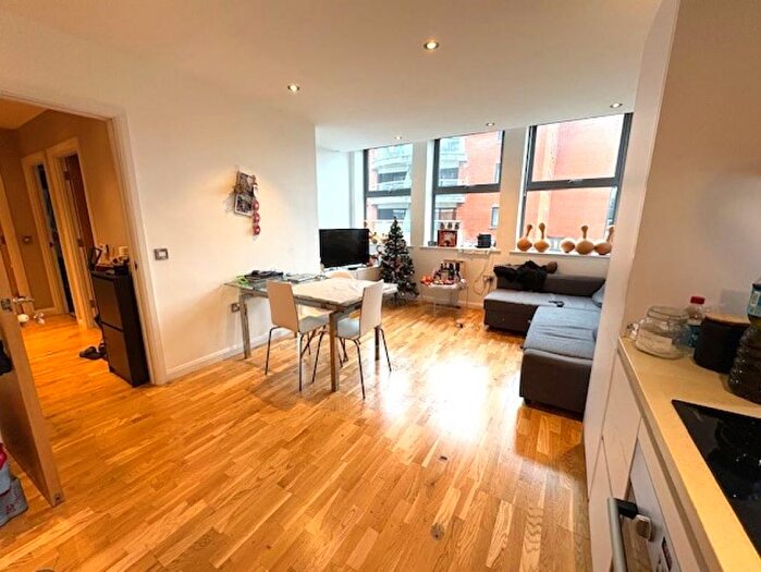 2 Bedroom Flat To Rent In Norwich House, Streatham High Road, London, SW16