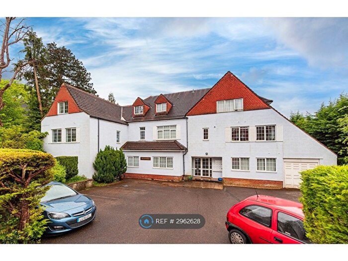 2 Bedroom Flat To Rent In The Devonshires, Epsom, KT17