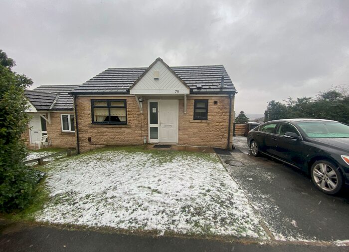 2 Bedroom Flat To Rent In Ascot Drive, Bradford BD7