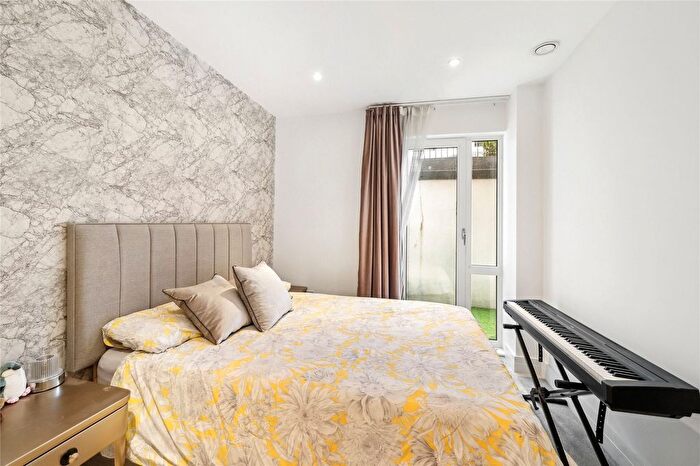 2 Bedroom Flat For Sale In Edward Terrace, Greenside Road, London, W12