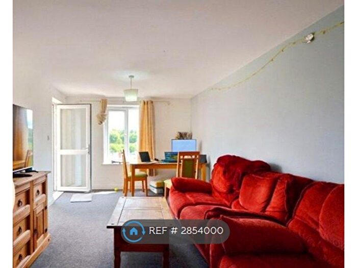 2 Bedroom Flat To Rent In Squires Court, Bristol, BS3