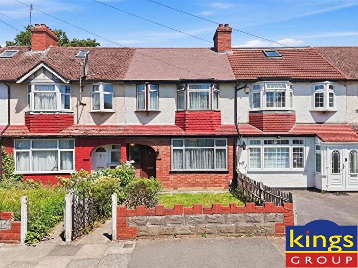 3 Bedroom Terraced House For Sale In Queensland Avenue, Edmonton, N18