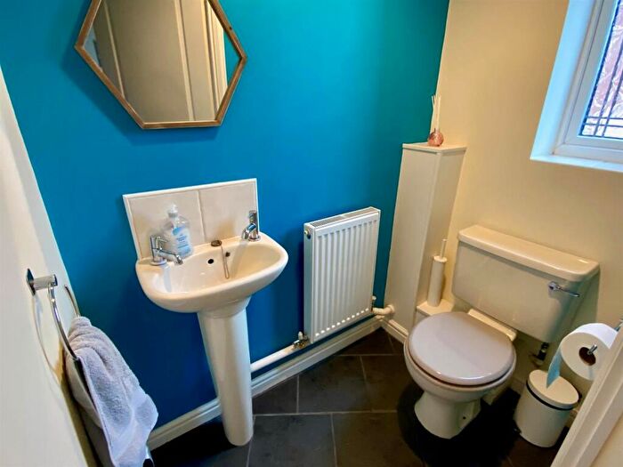 4 Bedroom Detached House For Sale In Briarfield Gardens, Huddersfield, HD5