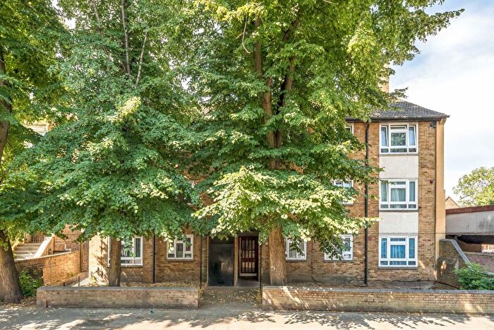 2 Bedroom Flat To Rent In Jeffreys Road, Clapham, SW4