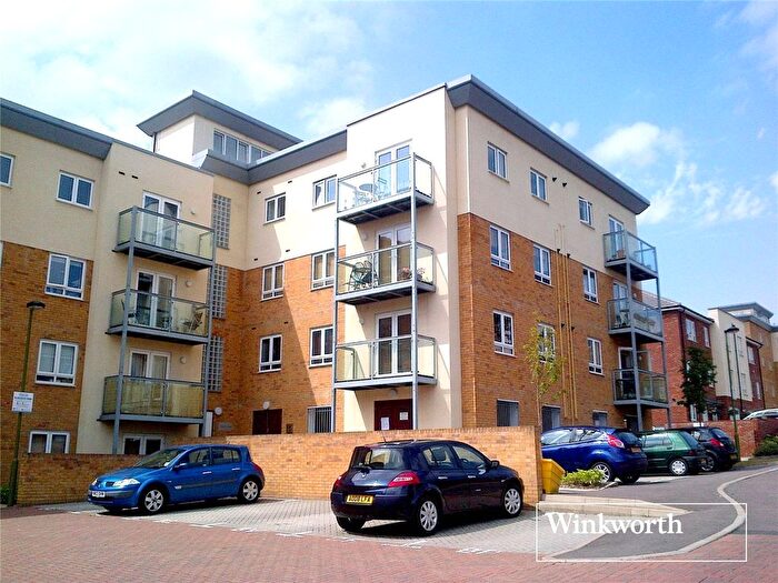 2 Bedroom Flat For Sale In Taylor Court, Todd Close, Borehamwood, Hertfordshire, WD6