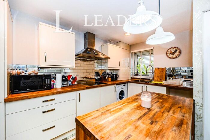 2 Bedroom Maisonette To Rent In Mayo Close, PO1