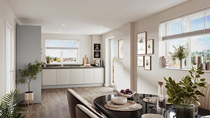 1 Bedroom Flat For Sale In Gidleigh Gardens, London, W3