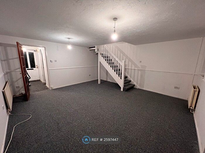 3 Bedroom Terraced House To Rent In Beaufort Court, Cadle, Swansea, SA5