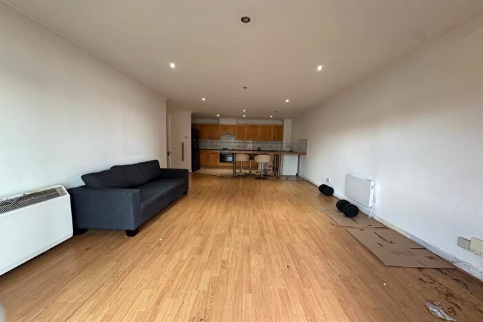 2 Bedroom Apartment To Rent In Hull Place, E16