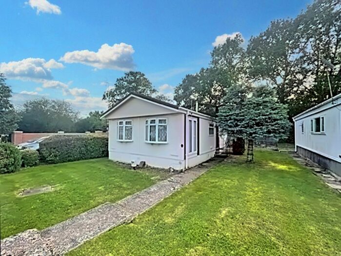2 Bedroom Mobile/park Home For Sale In St. Brelades Court, Crouch House Road, Edenbridge, TN8