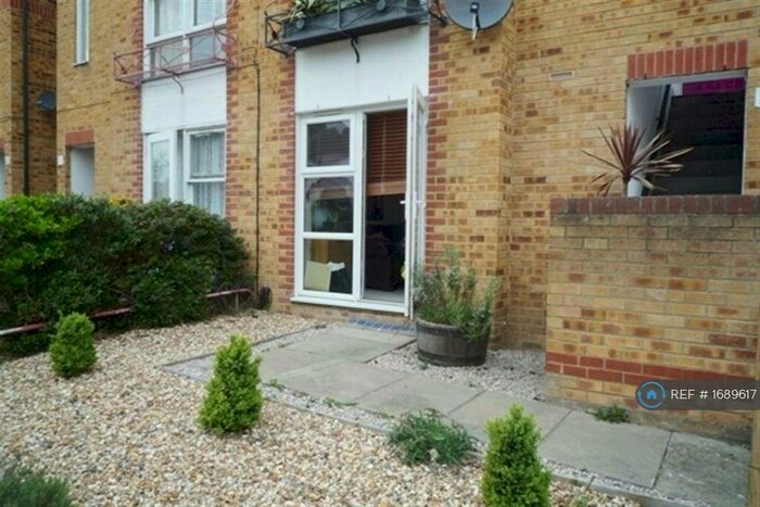 1 Bedroom Flat To Rent In East Road, Kingston Upon Thames, KT2