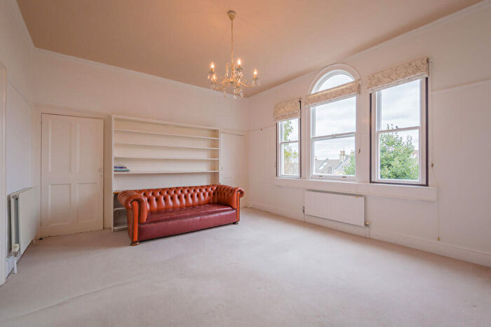 2 Bedroom Flat To Rent In Devonshire Buildings, BA2