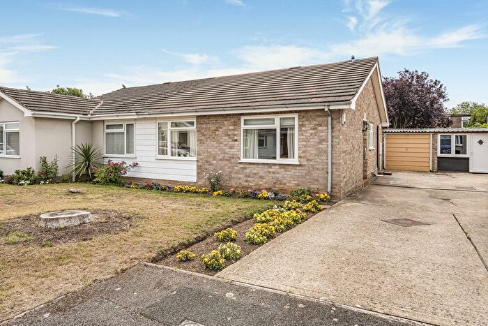 2 Bedroom Semi-Detached Bungalow For Sale In Quarry End, Begbroke, OX5