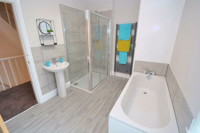 2 Bedroom House To Rent In Birrell Road, - Ntu, NG7