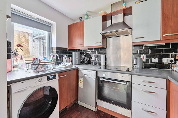 2 Bedroom Flat To Rent In Upper Tooting Road, Tooting, London, SW17