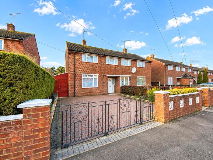 3 Bedroom Semi Detached House For Sale In Woking, GU21