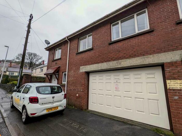 2 Bedroom Semi-Detached House To Rent In Old Oak Lane, Carmarthen, Carmarthenshire, SA31