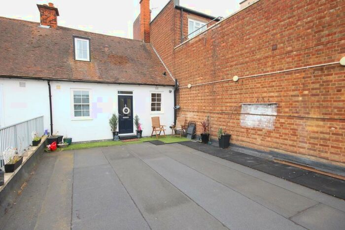 2 Bedroom Apartment To Rent In Leys Avenue, Letchworth Garden City, SG6