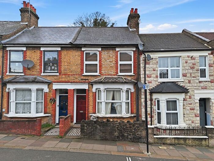 2 Bedroom Flat For Sale In Steele Road, London, N17