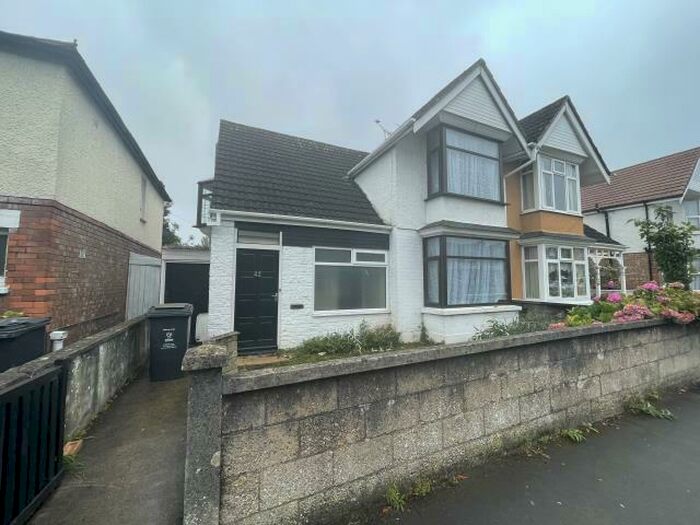 3 Bedroom Semi-Detached House To Rent In Groundwell Road, Town Centre, SN1