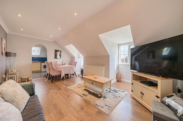 2 Bedroom Apartment For Sale In Roebuck Estate, Binfield, Bracknell, Berkshire, RG42